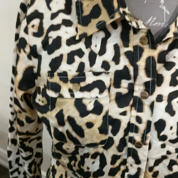 Jones New York Petite Leopard Button up - Picture 3 of 6
